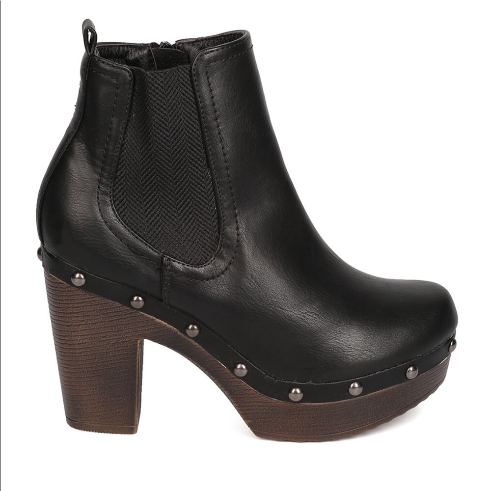 Nature Breeze Black Chelsea Booties size 7